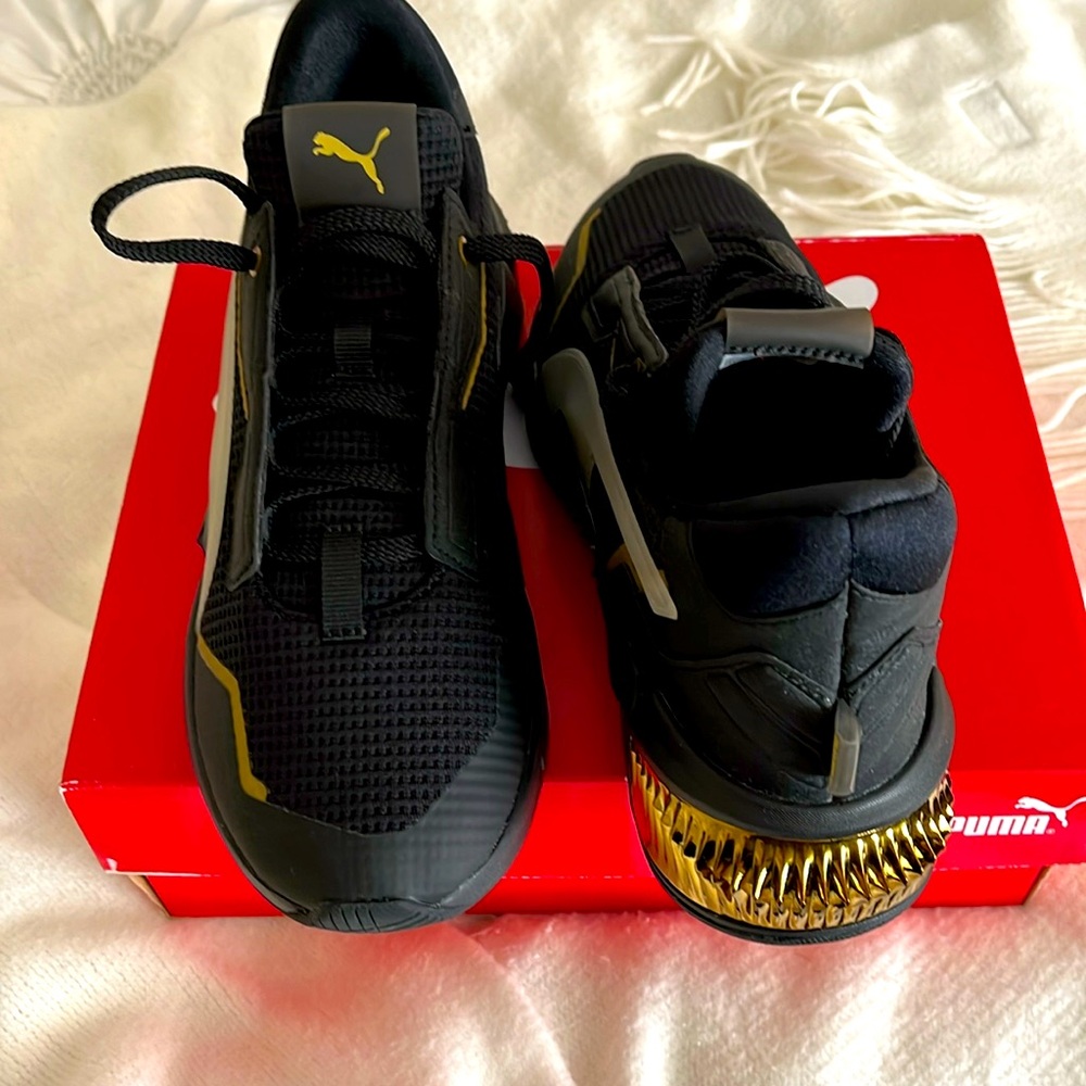 PUMA Provoke XT Wmn’s - Black & team Gold - Size 7.5 - New with tags! NWT